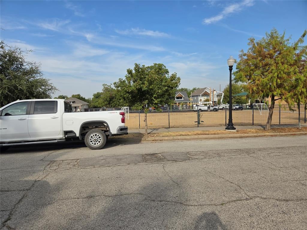 1517 Alston