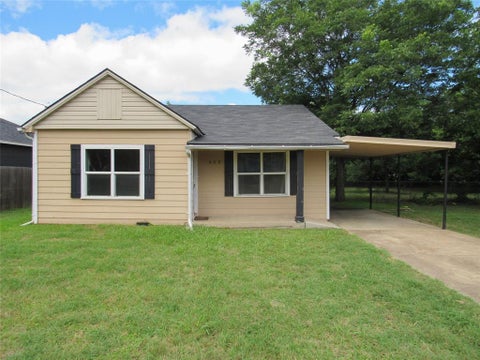 Photo of 608 Hayes Street, McGregor, TX 76657 (MLS # 21331670)