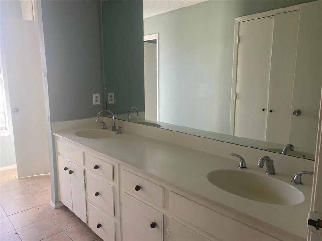 Woodhaven Twnhs Rev - Residential