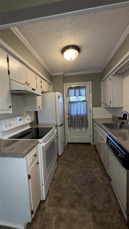 404 Hollyhill Ln, Lane 404