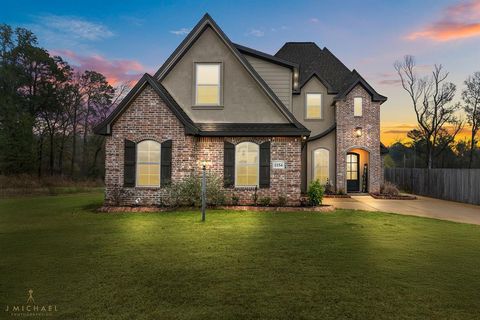 Photo of 1154 Green Wood Circle, Haughton, LA 71037 (MLS # 21120077)