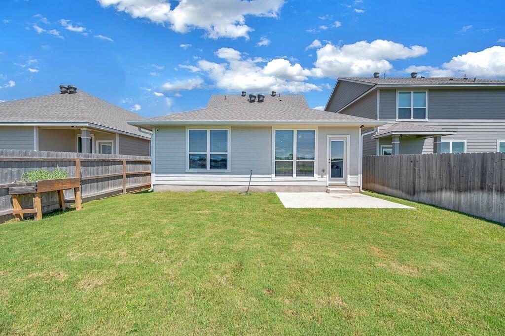 LAKES AT UNIVERSITY PARKS - Residential