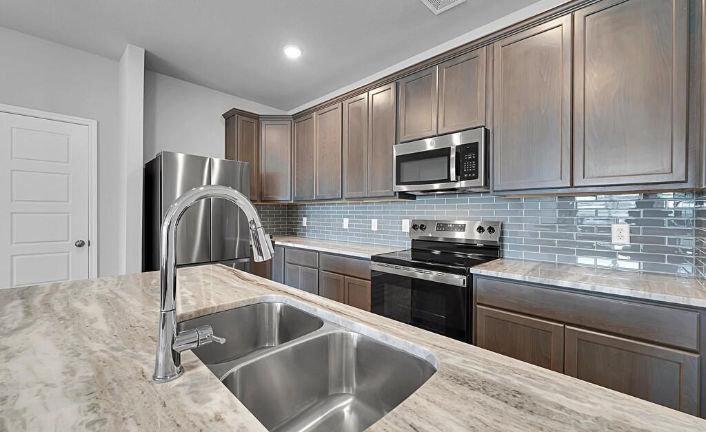 LAKES AT UNIVERSITY PARKS - Residential