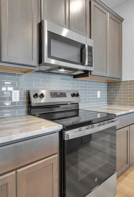 LAKES AT UNIVERSITY PARKS - Residential