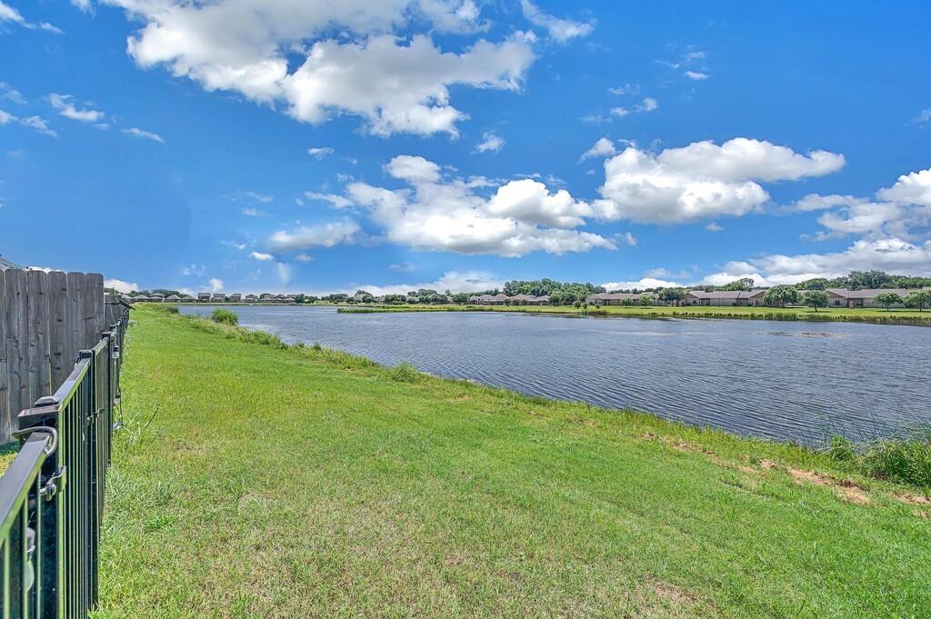 LAKES AT UNIVERSITY PARKS - Residential