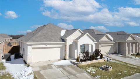 Photo of 6932 Falconer Way, Fort Worth, TX 76179 (MLS # 21385380)