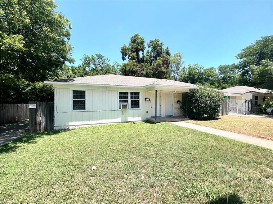 Updated half duplex located just 15 minutes from Downtown and White Rock Lake! Quick commute to highways, shopping, food, and entertainment! This 1 bed, 1 bath unit offers great natural lighting, built-in shelves in living room, modern updated features, plenty of parking, low maintenance yard and so much more! In the heart of Dallas, you're not going to want to miss out on this one! Call and schedule a showing today!