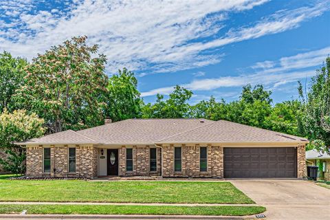 1113 Oak Timber Drive Euless TX 76039