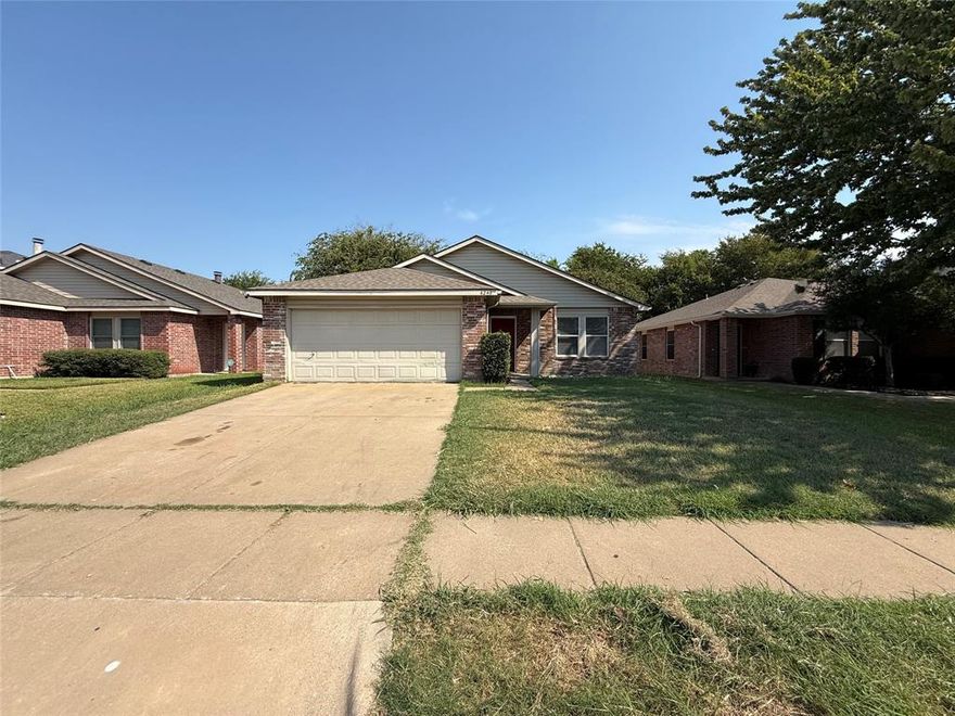 **MOVE IN BY 11-30-2025 AND RECEIVE $800 OFF YOUR FIRST MONTHS RENT!**
1,868 SQ FT! 3 bedroom, 2 bath home in Fort Worth's Fox Run Addition-fort Worth neighborhood. Desirable single-story floor plan. Charming kitchen with included appliances: Dishwasher, Microwave, Oven, and Refrigerator. Great room living! Neutral flooring throughout. This home offers 3 nicely sized bedrooms. 2 car garage! Located in the desirable Fox Run Addition-fort Worth community. Great Fort Worth location with nearby schools, parks, dining, and entertainment.