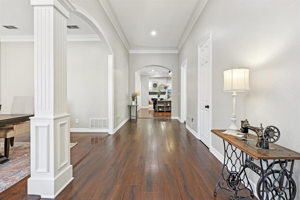 1809 Lakeshore Court