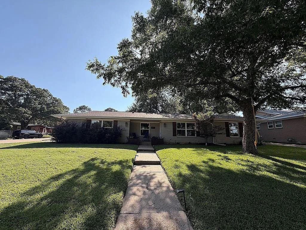 721 Hurstview Drive