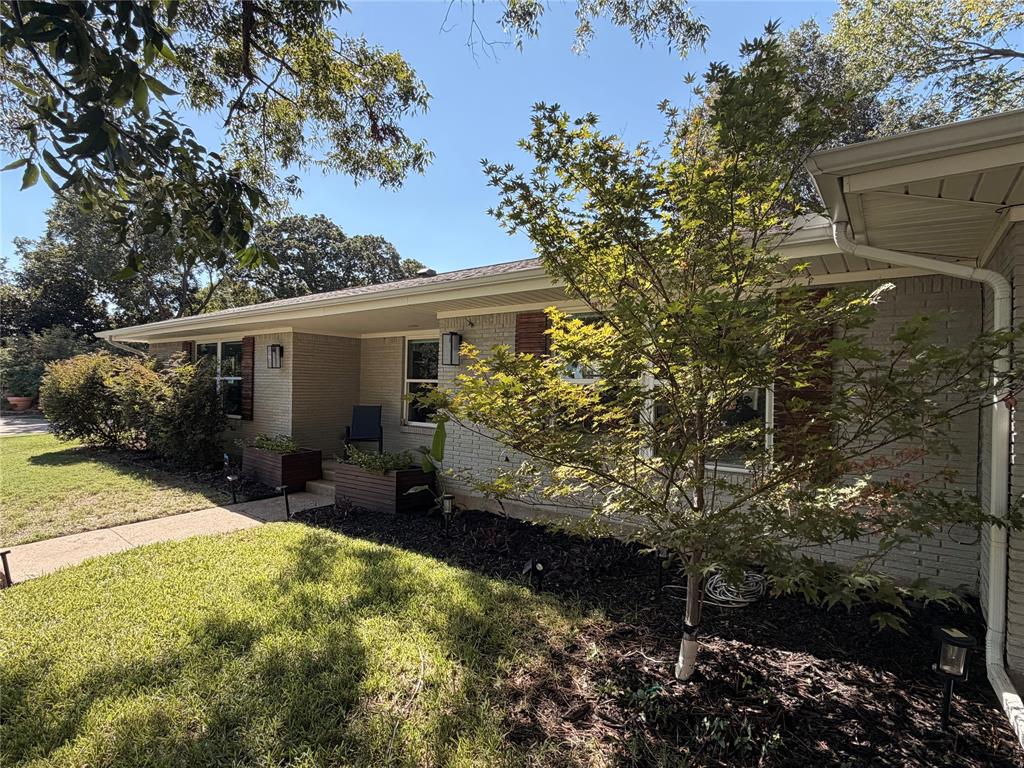 721 Hurstview Drive