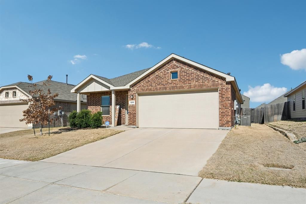 Photo of 8313 Grand Oak Road, Fort Worth, TX 76123 (MLS # 21187717)