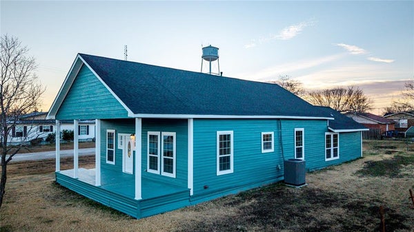 324 E PACE ST, FROST, TX 76641 - Image 013bea2f31bf8db07fdbd1ed5ee60473/106408365