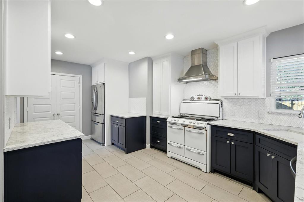 2403 W Colorado Boulevard