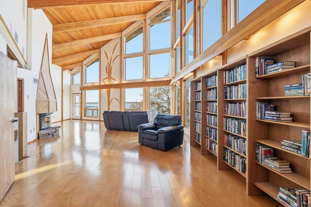 Emerald Sound At Lake Lewisvil - Residential