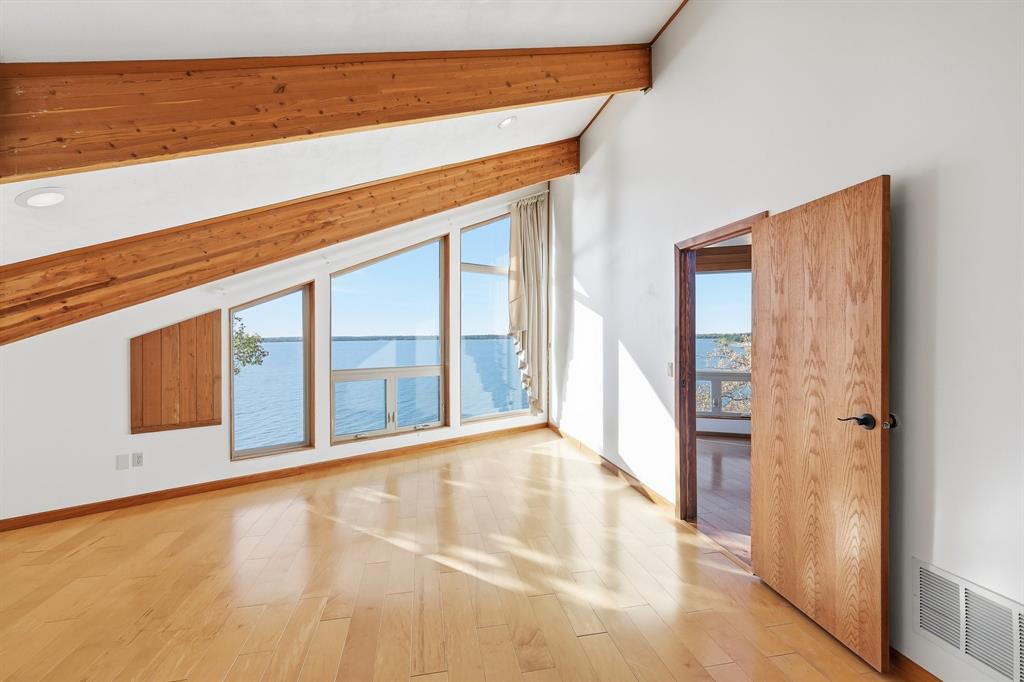 Emerald Sound At Lake Lewisvil - Residential