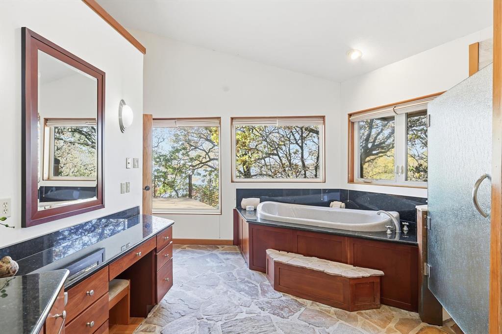 Emerald Sound At Lake Lewisvil - Residential