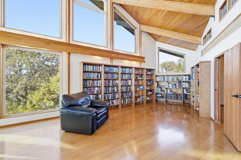 Emerald Sound At Lake Lewisvil - Residential