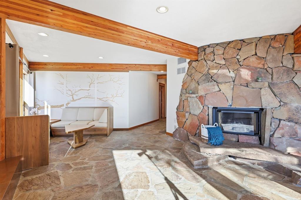 Emerald Sound At Lake Lewisvil - Residential