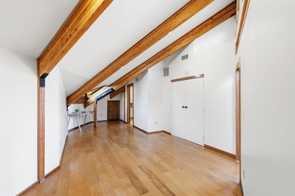 Emerald Sound At Lake Lewisvil - Residential