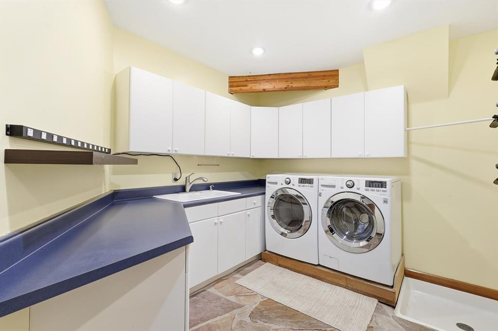 Emerald Sound At Lake Lewisvil - Residential