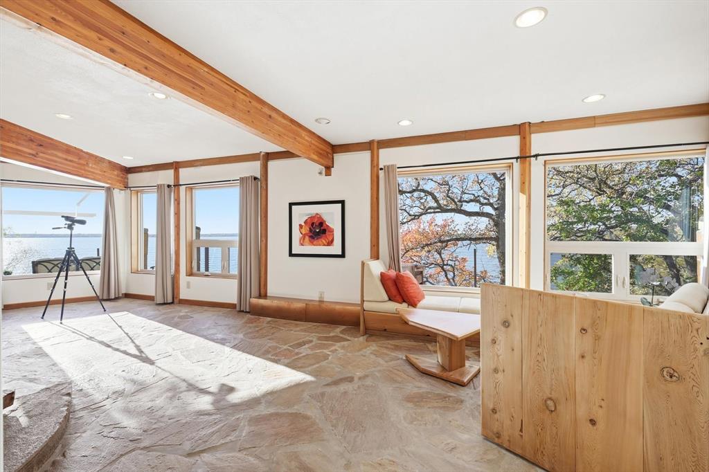 Emerald Sound At Lake Lewisvil - Residential