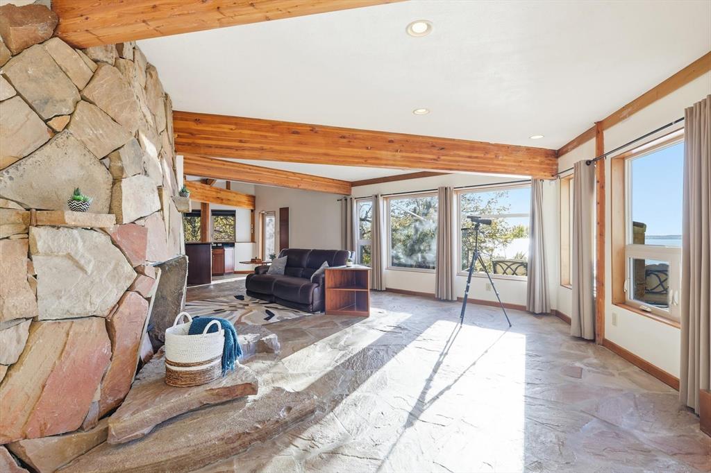 Emerald Sound At Lake Lewisvil - Residential