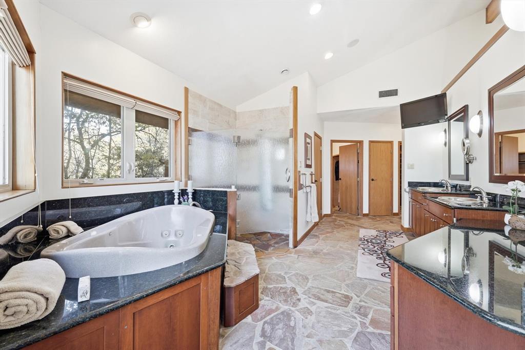 Emerald Sound At Lake Lewisvil - Residential