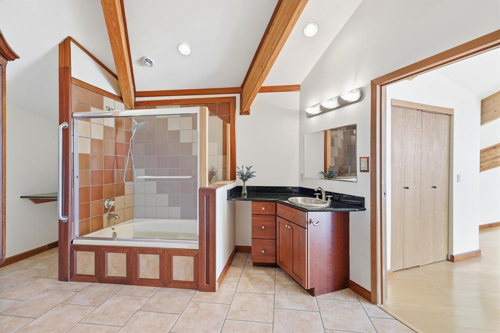 Emerald Sound At Lake Lewisvil - Residential