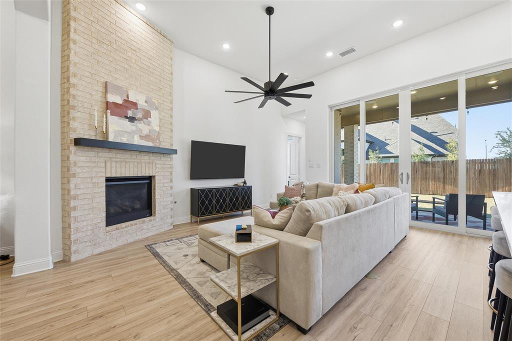 Tavolo Park Ph 4 - Residential