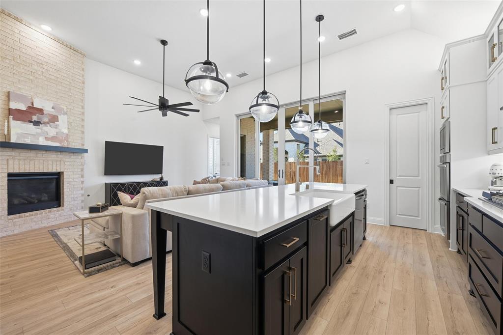 Tavolo Park Ph 4 - Residential