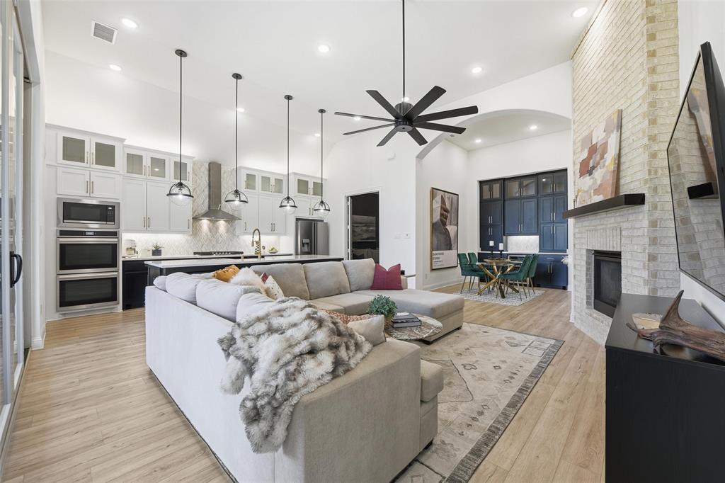 Tavolo Park Ph 4 - Residential