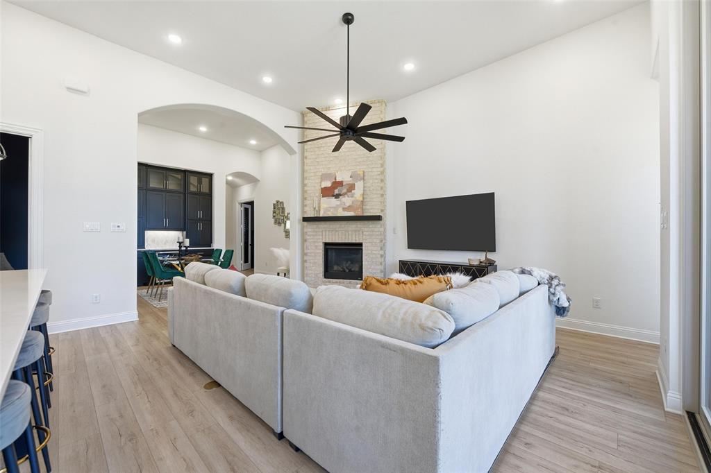 Tavolo Park Ph 4 - Residential