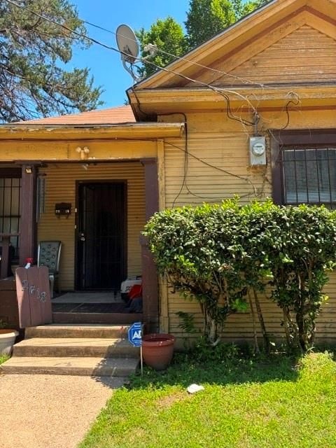 Photo of 2618 Pine Street, Dallas, TX 75215 (MLS # 21329254)