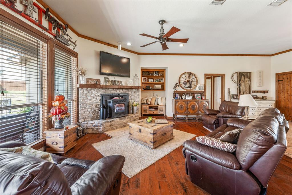 4951 N FM 51