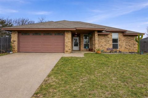 704 Daniels Drive Crowley TX 76036
