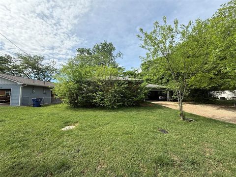 Photo of 513 Cynisca St, Waxahachie, TX 75165 (MLS # 21229444)