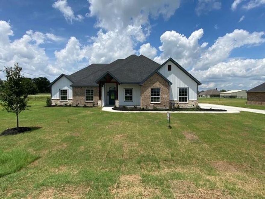 Beautiful home! NO HOA!!! Open concept with split bedrooms. Has a large front office that could be a dining room, or second living area. Wood tile throughout home with granite countertops in kitchen and bathroom. Custom cabinets with stainless steel appliances. Oversized side entry 3 car garage with 8ft tall doors and remote keypad. Conveniently located between HWY 114 and HWY 199 in Azle ISD. Large back porch and plenty of room for a swimming pool and metal shop. Landscaped with a sprinkler system. Builder will do blue tape punch out walk through with buyers and provide a Builders 1-2-10 warranty. 1 year full 2 year systems and 10 year structure.
Builder offering up to $$10,000$$ for closing cost or rate buy down!!!