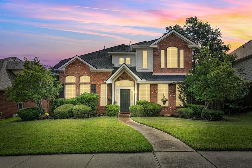 Welcome to your dream home in the beautiful Lakeview Summit subdivision of Rockwall, TX! This spacious 5-bedroom, 3.5-bathroom home offers high ceilings, an open and airy floor plan, and a sparkling backyard pool—perfect for relaxing or entertaining.

The flexible floor plan includes a 5th bedroom that could easily be used as a home gym, office, or guest room, giving you the space to fit your lifestyle.

Located just minutes from Downtown Rockwall and the stunning Lake Ray Hubbard, you’ll have quick access to shopping, dining, and outdoor recreation.

Listed competitively, this home won’t last long—come make it your private oasis before it's gone!