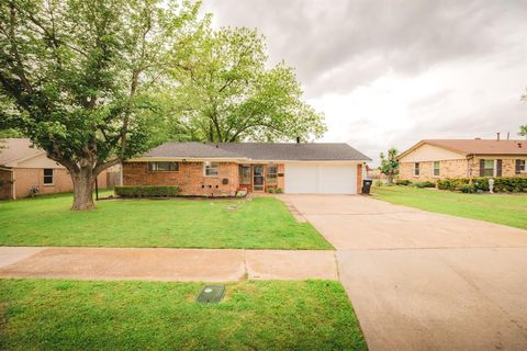 Photo of 1403 Skyline Drive, Greenville, TX 75401 (MLS # 21225595)