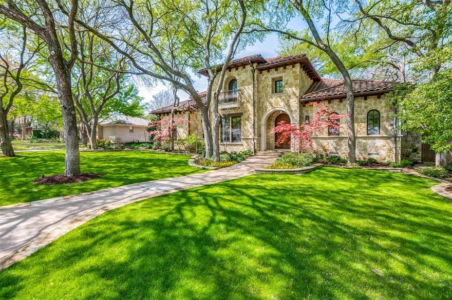 Premier Northwood Terrace custom home completed in 2009 on spacious 101x159 lot. Located on a quiet tree lined street a half mile from prestigious Northwood CC. Towering trees and lush landscaping surrounds the property from all sides creating a private, park like setting. Foyer opens to dramatic great room with floor to ceiling windows overlooking the resort like backyard. Natural lighting and vaulted ceilings accentuate the custom woodwork and sophisticated craftsmanship. First floor features large formals, master suite, kitchen w breakfast rm and fireplace, and game room w wet bar and wine cellar. Updated kitchen features 10ft island, SS appliances, butlers pantry, stone fp, and study nook. Master suite & bath w dual vanities, stand alone tub, shower & exercise alcove, and heated floors. 3 ensuite bedrms up w living area, study alcove, & storage room. Secluded outdoor living w fp, grill, fridge, pool &spa, putting green, turf, & generator. Control4 AV, 3 car garage.