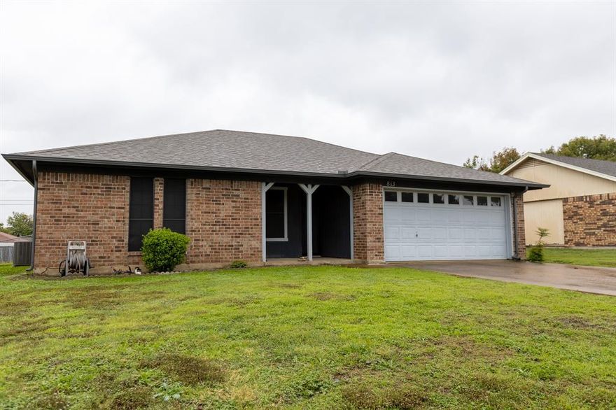 Charming and delightful residence nestled in the heart of Burleson. Situated in close proximity to The Brick, shopping centers, educational institutions, scenic parks, and a plethora of dining options, this property offers an exceptional living, working, and recreational environment. With its versatile floor plan, this home presents ample opportunities for modernization and customization.