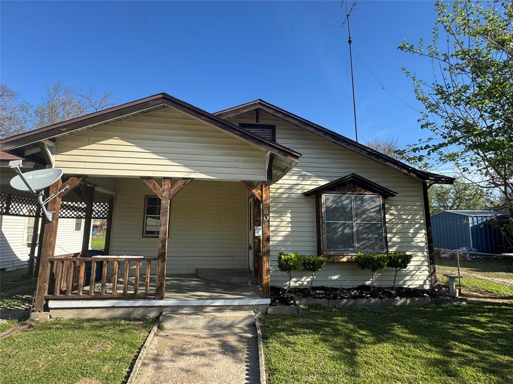 809 E Palestine Street