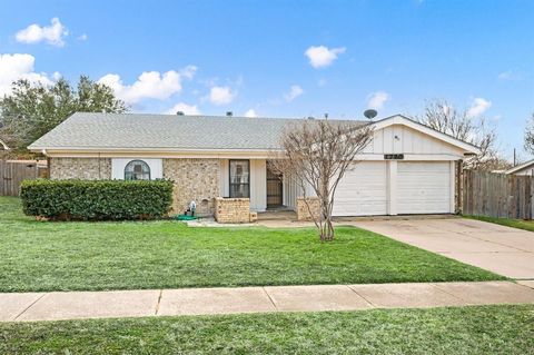 Photo of 1720 Winchester Way, Bedford, TX 76022 (MLS # 21165400)