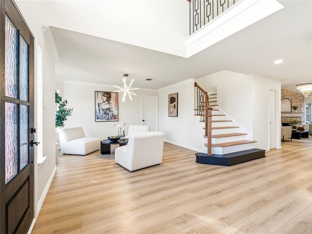 723 Hollow Ridge Drive