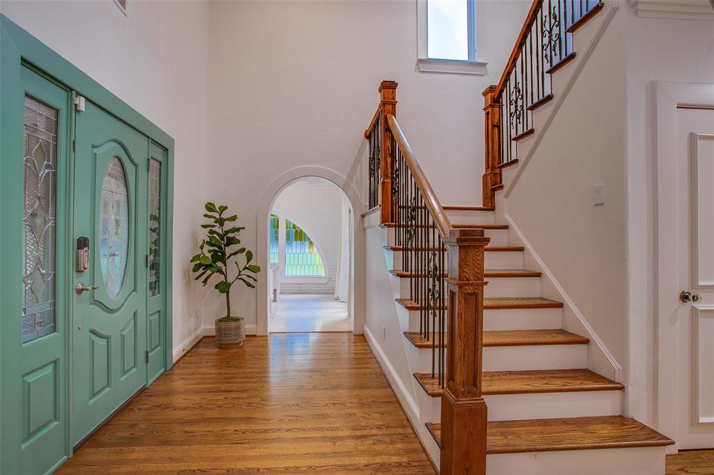 1033 Cedar Hill Avenue