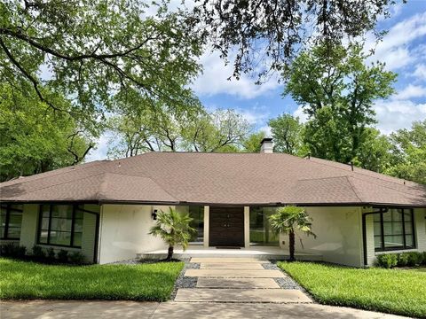 Photo of 7239 S Janmar Court, Dallas, TX 75230 (MLS # 21225108)