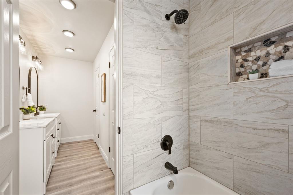 Bell Manor West - Residential