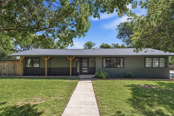 1908 8TH ST, BROWNWOOD, TX 76801 - Image 01969c7534636d64f9e5088e71aec2e9/3515517305